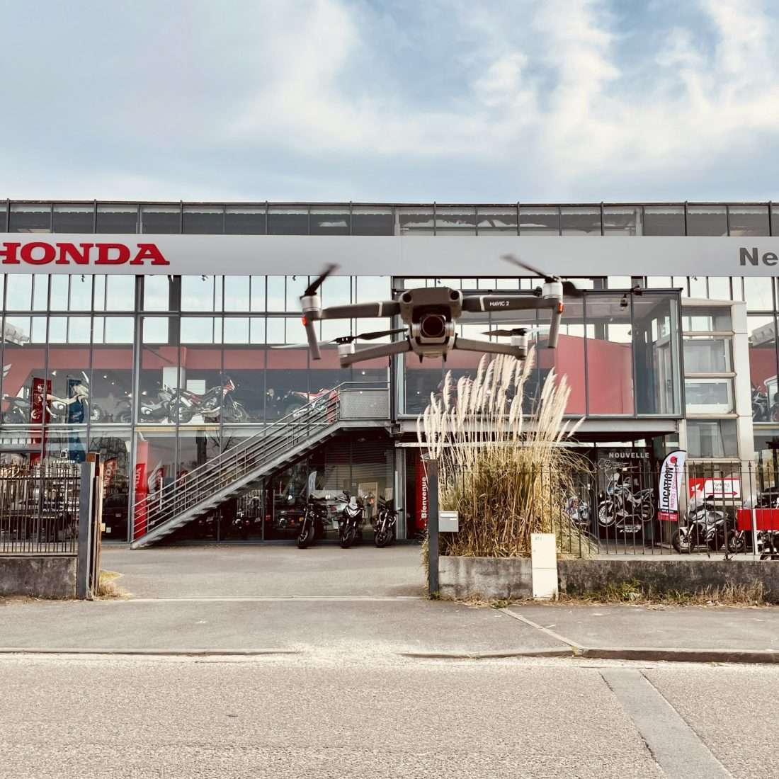 Honda - Voici un extrait de la vidéo de l'extérieur réalisé pour Honda France de la concession HONDA Moto New Bike à Mérignac