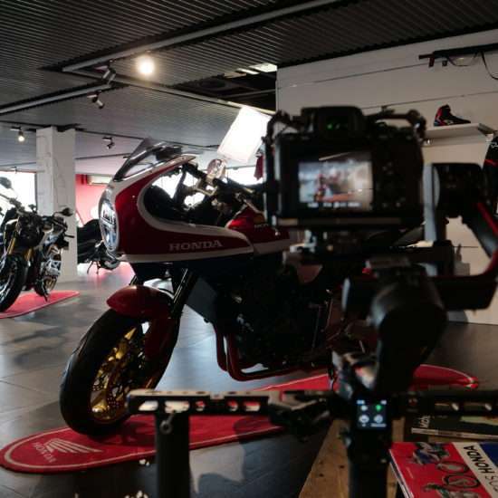 Honda - Voici un extrait de la vidéo de l'extérieur réalisé pour Honda France de la concession HONDA Moto New Bike à Mérignac