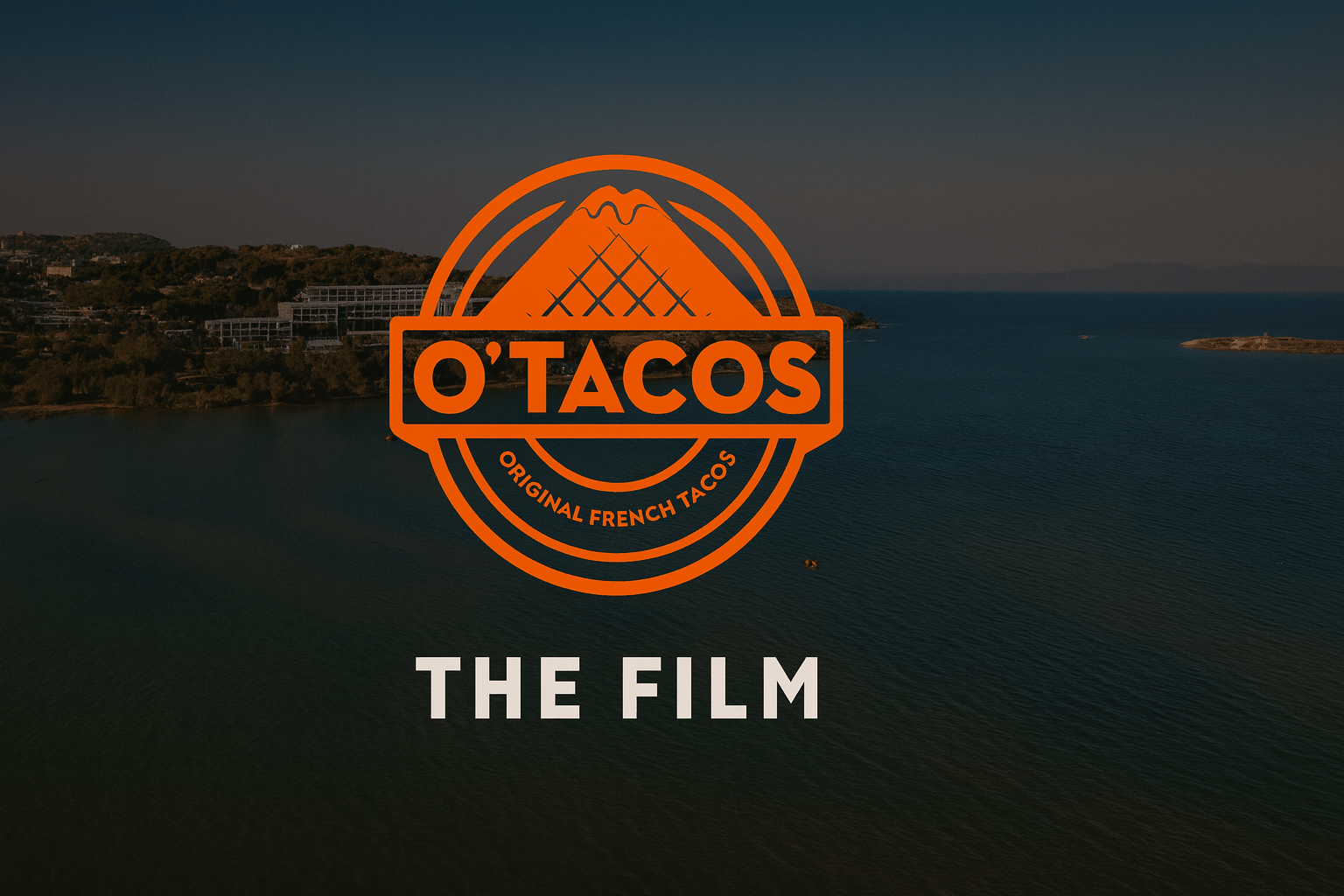 Affiche du film officiel de la Convention O’Tacos 2025 à Athènes, réalisée par Henri Guillon, avec une vue aérienne de la côte grecque et le logo O’Tacos au centre.